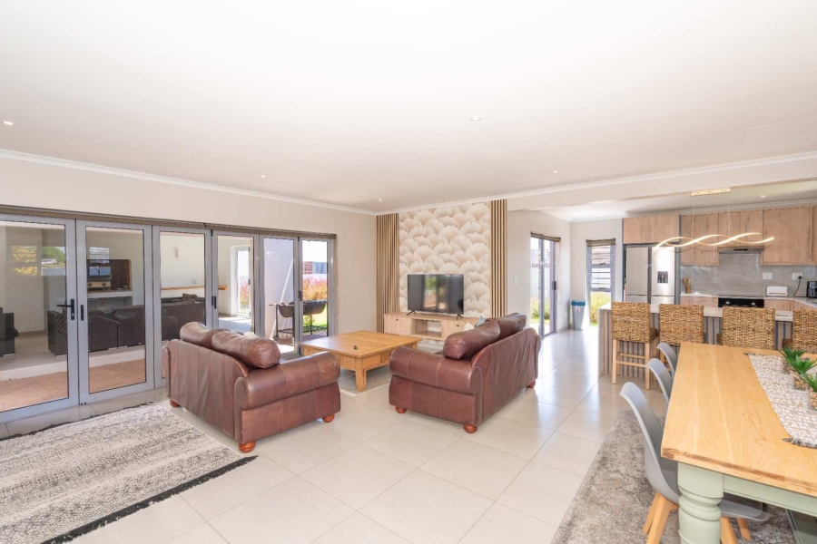 3 Bedroom Property for Sale in Middedorp Western Cape